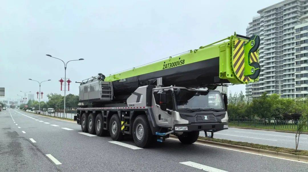 中联重科超级威锋VS系列300吨全地面起重机ZAT3000V